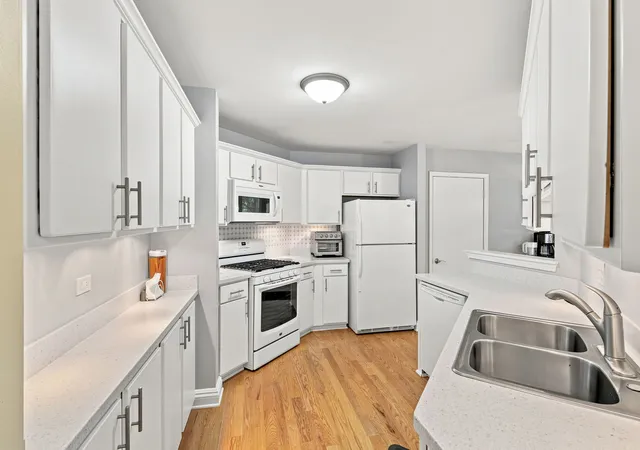 Photo 4 of Townhouse for sale at 30w024 Cedar Ct #024, Warrenville, IL 60555 | MLS# 12714639 | Listing updated on 2026-09-01