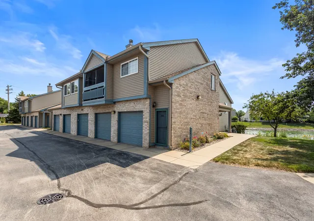 4th image of 2406 Windward Blvd, Champaign, IL 61821