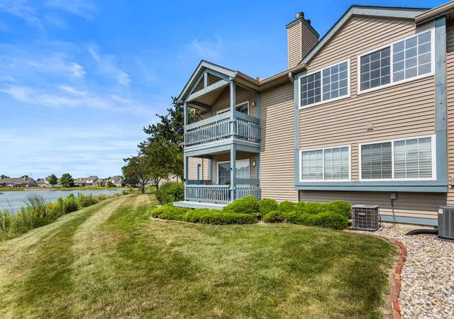 5th image of 2406 Windward Blvd, Champaign, IL 61821