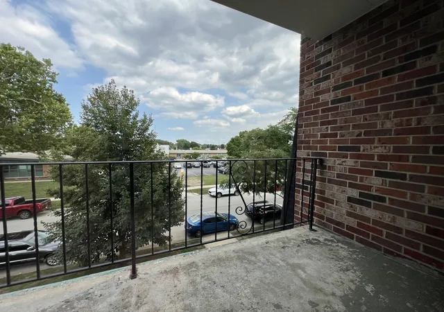 Photo 2 of Townhouse for sale at 11012 Kilpatrick Ave #3ne, Oak Lawn, IL 60453 | MLS# 12714713 | Listing updated on 2026-08-31