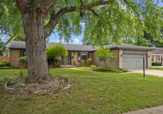 Photo 2 of Single family home for sale at 1441 Maple Ln, Elgin, IL 60123 | MLS# 12714747 | Listing updated on 2026-09-17