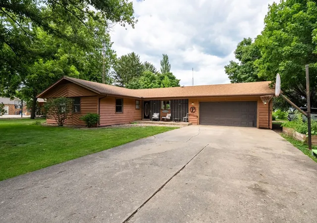 Photo 1 of Single family home for sale at 204 E Koopman Dr, Flanagan, IL 61740 | MLS# 12714798 | Listing updated on 2026-08-25
