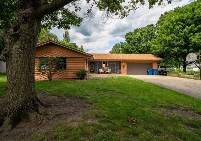 Photo 2 of Single family home for sale at 204 E Koopman Dr, Flanagan, IL 61740 | MLS# 12714798 | Listing updated on 2026-08-25