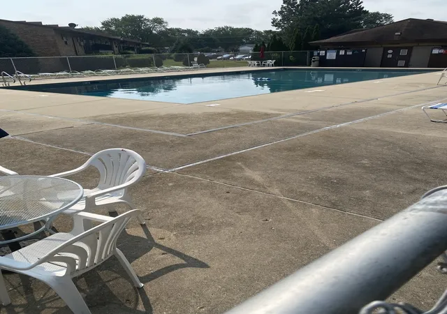 2nd image of 816 E Old Willow Rd, Prospect Heights, IL 60070