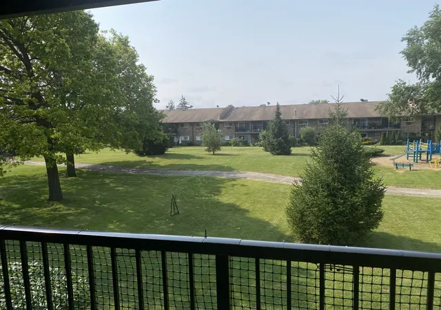 5th image of 816 E Old Willow Rd, Prospect Heights, IL 60070