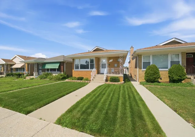2nd image of 12718 S Justine St, Calumet Park, IL 60827 | MLS# 12714987