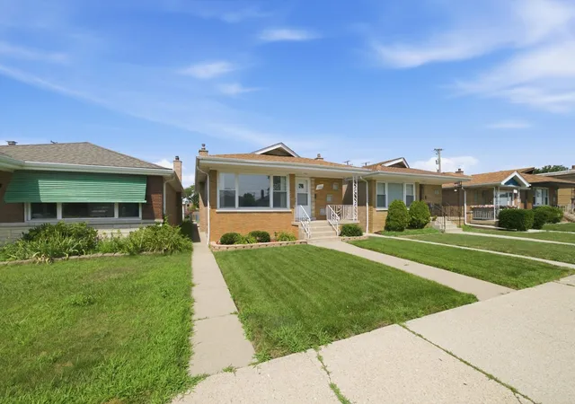 3rd image of 12718 S Justine St, Calumet Park, IL 60827 | MLS# 12714987