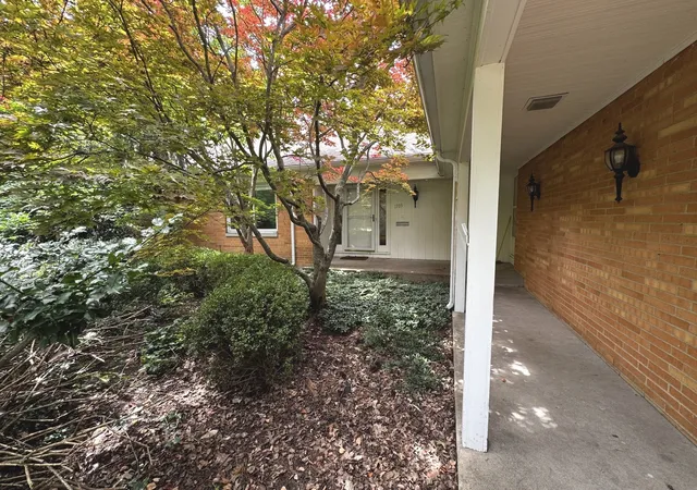Photo 3 of Single family home for sale at 1709 S Vine St, Urbana, IL 61801 | MLS# 12715096 | Listing updated on 2026-08-23