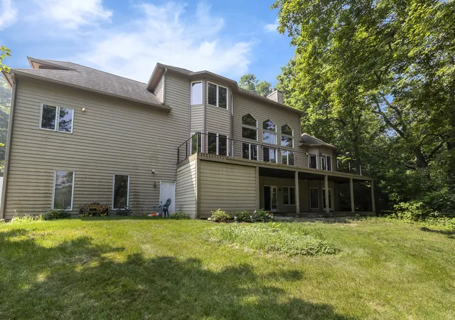 3rd image of 2 Echowood Dr, Algonquin, IL 60102 | MLS# 12715143