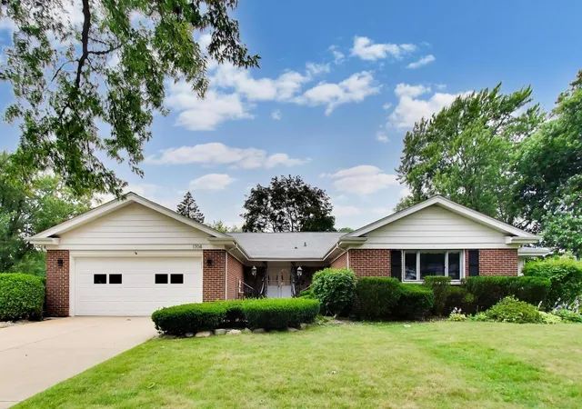1st image of 1704 Sunnyside Cir, Northbrook, IL 60062 | MLS# 12715202