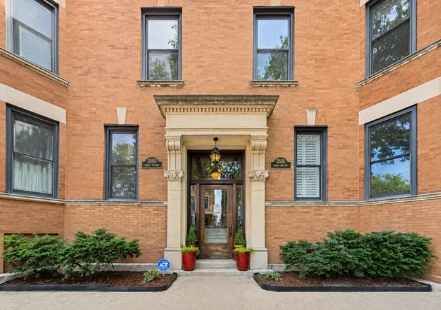 2nd image of 2681 N Orch St, Chicago, IL 60614