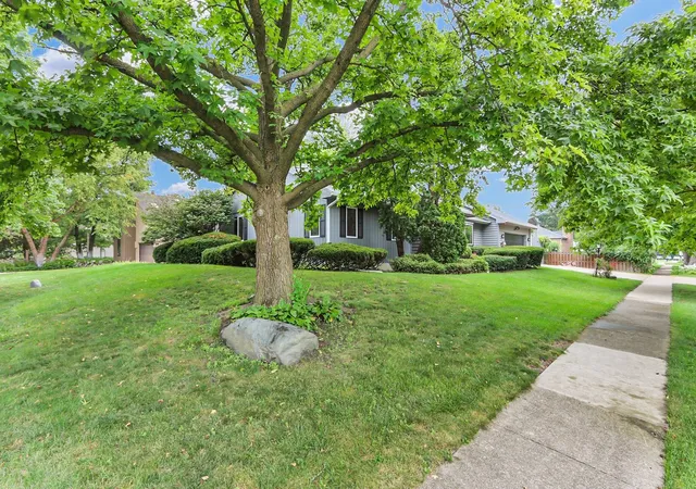 3rd image of 3501 Roxford Dr, Champaign, IL 61822 | MLS# 12715212