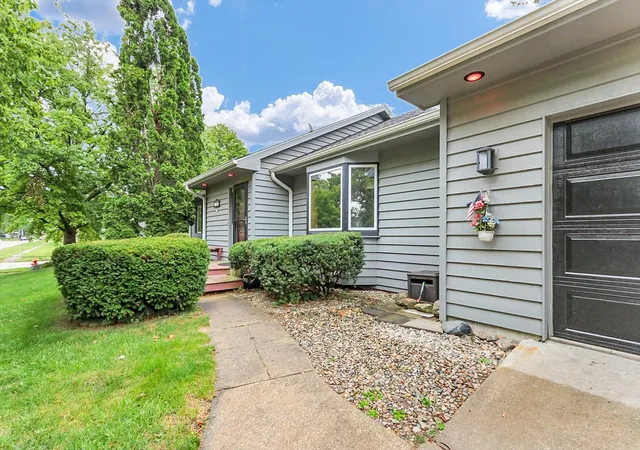 5th image of 3501 Roxford Dr, Champaign, IL 61822 | MLS# 12715212