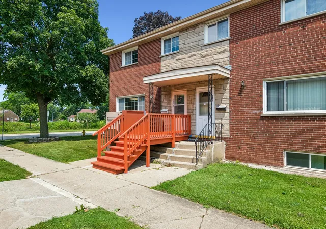 Photo 2 of Townhouse for sale at 521 James Ct #A, Glendale Heights, IL 60139 | MLS# 12715296 | Listing updated on 2026-08-22