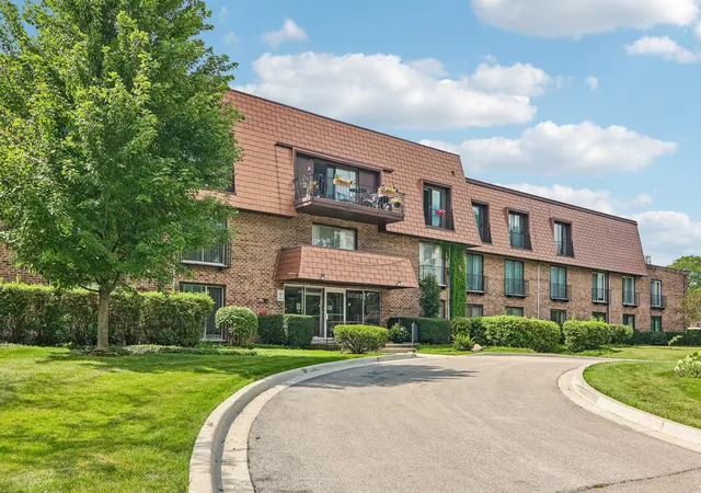 1st image of 3950 Dundee Rd #203, Northbrook, IL 60062 | MLS# 12715310