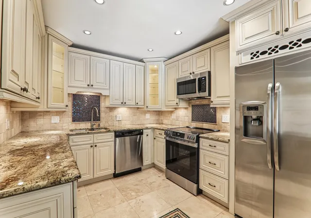 3rd image of 3950 Dundee Rd #203, Northbrook, IL 60062 | MLS# 12715310