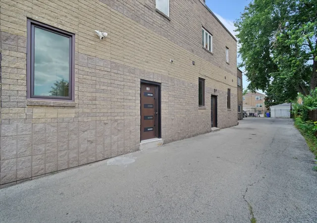 2nd image of 7228 39th St #1E, Lyons, IL 60534 | MLS# 12715362