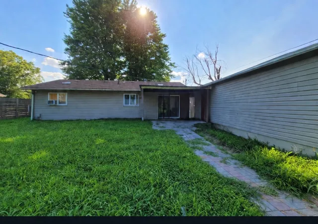 2nd image of 4490 Lake Dr, Granite City, IL 62040 | MLS# 12715413