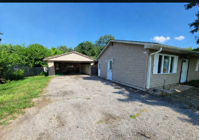 4th image of 4490 Lake Dr, Granite City, IL 62040 | MLS# 12715413