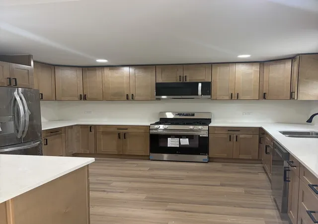 Photo 2 of Townhouse for sale at 6846 Sussex Rd, Tinley Park, IL 60477 | MLS# 12715537 | Listing updated on 2026-08-31