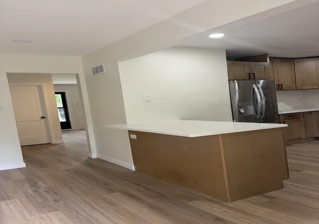 Photo 3 of Townhouse for sale at 6846 Sussex Rd, Tinley Park, IL 60477 | MLS# 12715537 | Listing updated on 2026-08-31