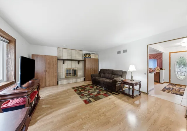 Photo 3 of Single family home for sale at 15625 Narcissus Ln, Orland Park, IL 60462 | MLS# 12715538 | Listing updated on 2026-08-26