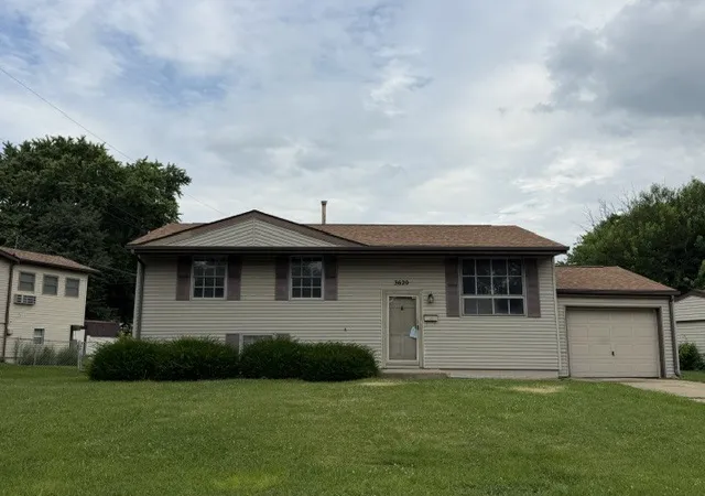 Photo 1 of Sale Pending at 3620 Hummingbird Dr, Decatur, IL 62526 | MLS# 12715562 | Listing updated on 2026-10-04
