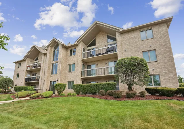 2nd image of 14011 Norwich Ln, Orland Park, IL 60467