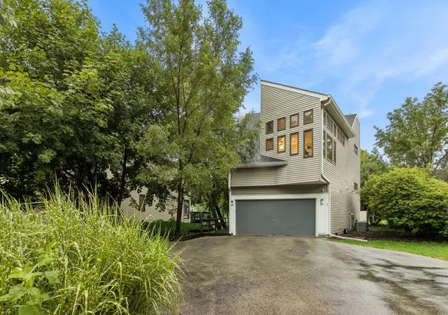 Photo 3 of Single family home for sale at 19449 W Forest Ln, Mundelein, IL 60060 | MLS# 12715589 | Listing updated on 2026-08-31