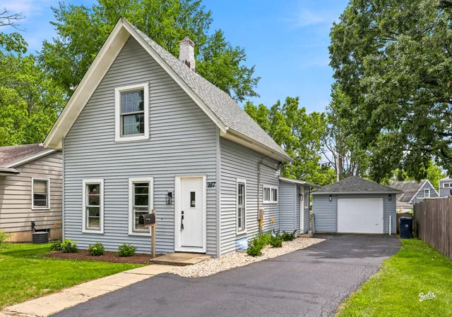 3rd image of 987 South St, Elgin, IL 60123 | MLS# 12715630