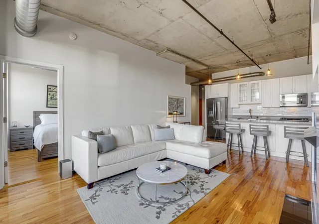 2nd image of 6 S Laflin St, Chicago, IL 60607