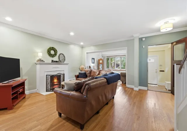 Photo 3 of Sale Pending at 2624 W Wilson Ave, Chicago, IL 60625 | MLS# 12715773 | Listing updated on 2026-08-20