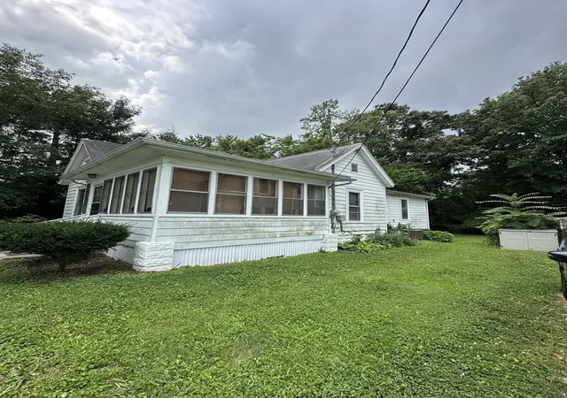 2nd image of 110 S Forest Ave, Carbondale, IL 62901 | MLS# 12715827