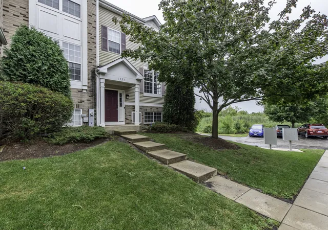 2nd image of 1927 Freedom Ct #40-1, Zion, IL 60099 | MLS# 12715848