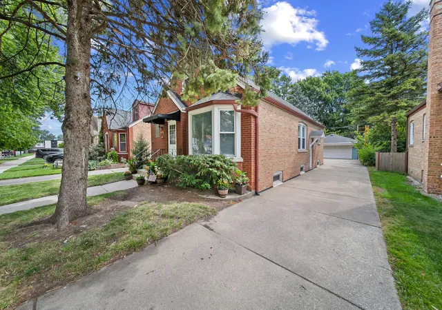 1st image of 7119 N Merrimac Ave, Chicago, IL 60646 | MLS# 12715852