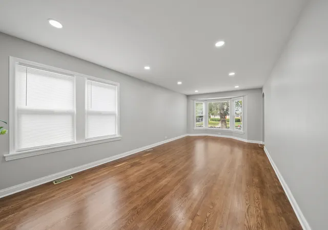 2nd image of 7119 N Merrimac Ave, Chicago, IL 60646 | MLS# 12715852