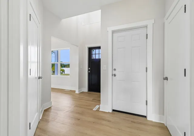 Photo 4 of Single family home for sale at 1081 Northwestern Ave, Gurnee, IL 60031 | MLS# 12715917 | Listing updated on 2026-08-19