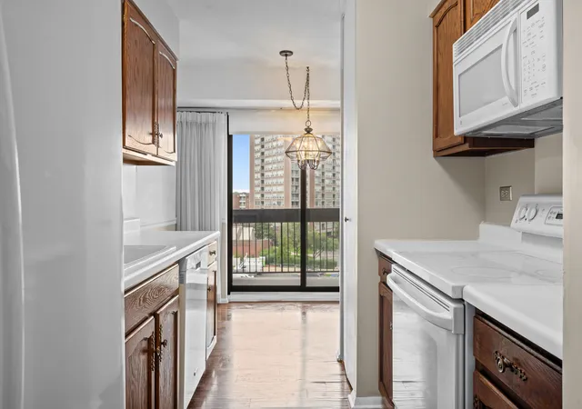 5th image of 701 Forum Sq #510, Glenview, IL 60025 | MLS# 12715940