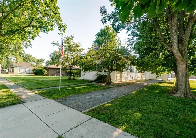 Photo 2 of Single family home for sale at 416 S Walnut St, Wenona, IL 61377 | MLS# 12715982 | Listing updated on 2026-08-27