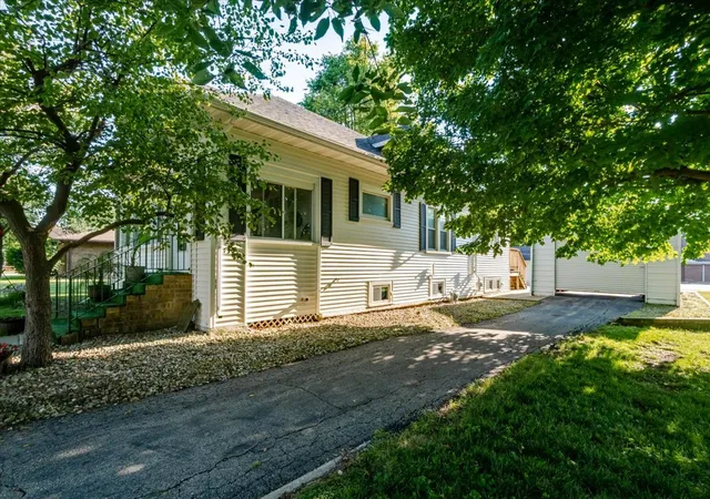 Photo 3 of Single family home for sale at 416 S Walnut St, Wenona, IL 61377 | MLS# 12715982 | Listing updated on 2026-08-27