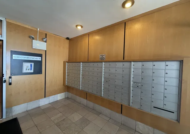 2nd image of 6118 N Sheridan Rd, Chicago, IL 60660