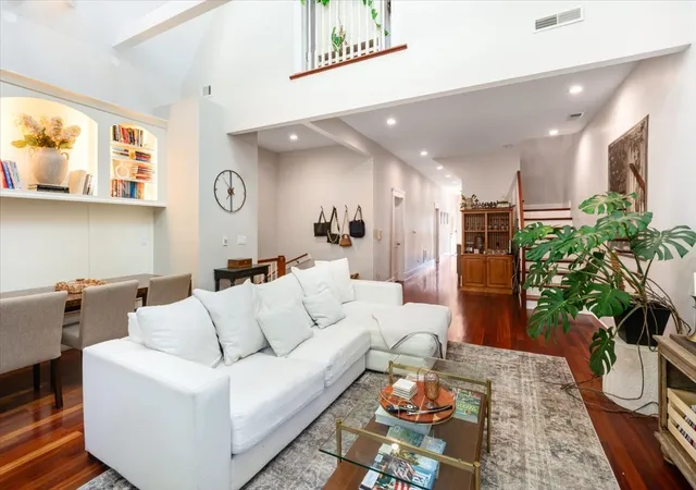 Listing Photo 5 - Condo for sale in building located at 3431 N Paulina St, Chicago, IL 60657