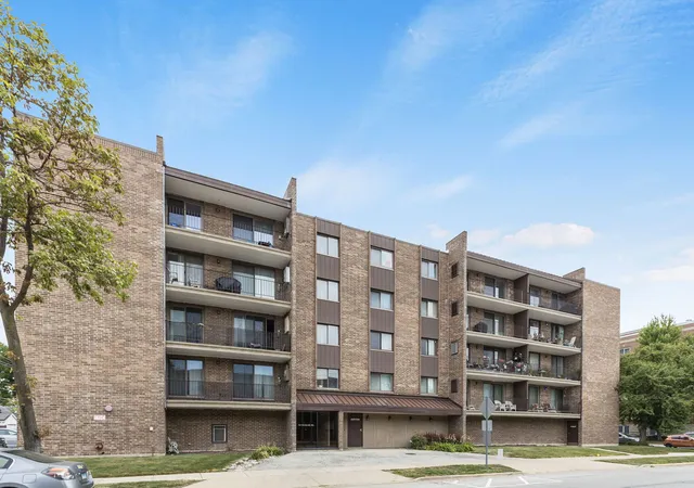 1st image of 828 Graceland Ave #502, Des Plaines, IL 60016 | MLS# 12716045