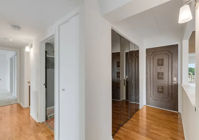 3rd image of 828 Graceland Ave #502, Des Plaines, IL 60016 | MLS# 12716045