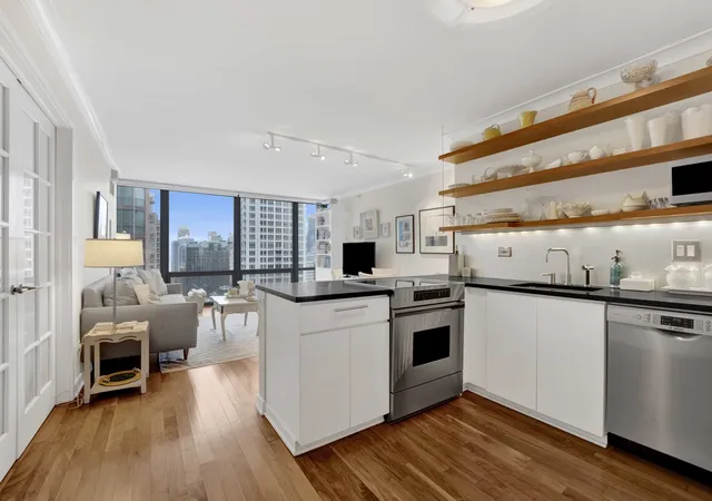 3rd image of 2 E Erie St #3401, Chicago, IL 60611 | MLS# 12716050
