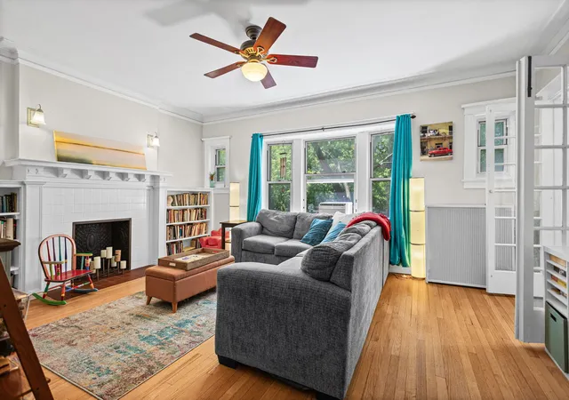 Listing Photo 2 - Condo for sale in building located at 5133 S Greenwood Ave, Chicago, IL 60615 - Unit #1
