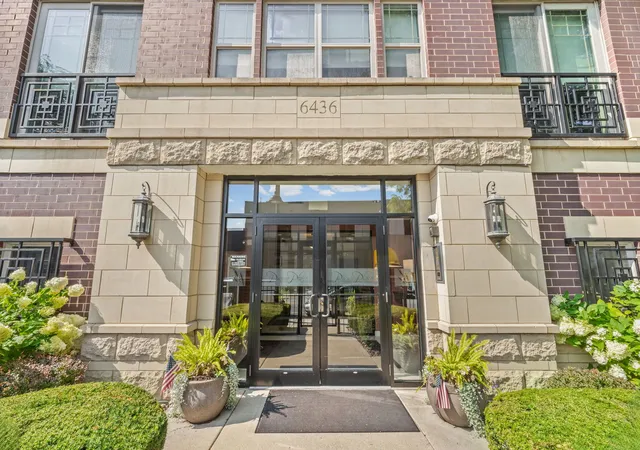 Photo 2 of Condo for sale at 6436 Roosevelt Rd #410, Oak Park, IL 60304 | MLS# 12716163 | Listing updated on 2026-09-29