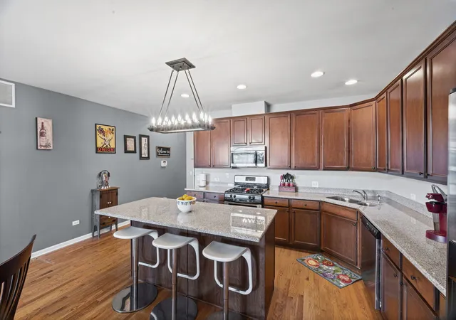 Photo 3 of Condo for sale at 6436 Roosevelt Rd #410, Oak Park, IL 60304 | MLS# 12716163 | Listing updated on 2026-09-29