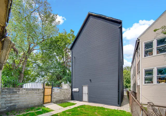 Listing Photo 2 - Condo for sale in building located at 5043 S Racine Ave, Chicago, IL 60609