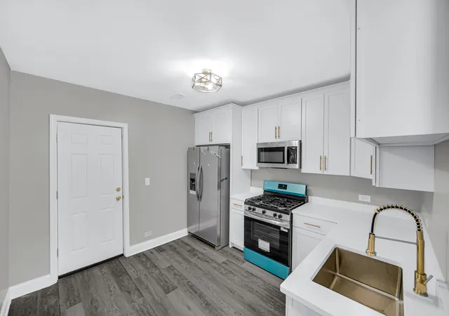 Listing Photo 4 - Condo for sale in building located at 5043 S Racine Ave, Chicago, IL 60609